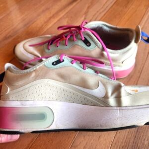 Nike AirMAX Womens Running Shoes 8 EUC